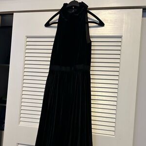 Goregous Ted Baker black believer pleated a line dress. Only worn 1x!
